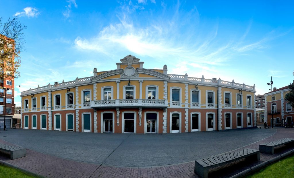 VR Center, situado en el Edificio de la Antigua Estación de Utrillas, Zaragoza