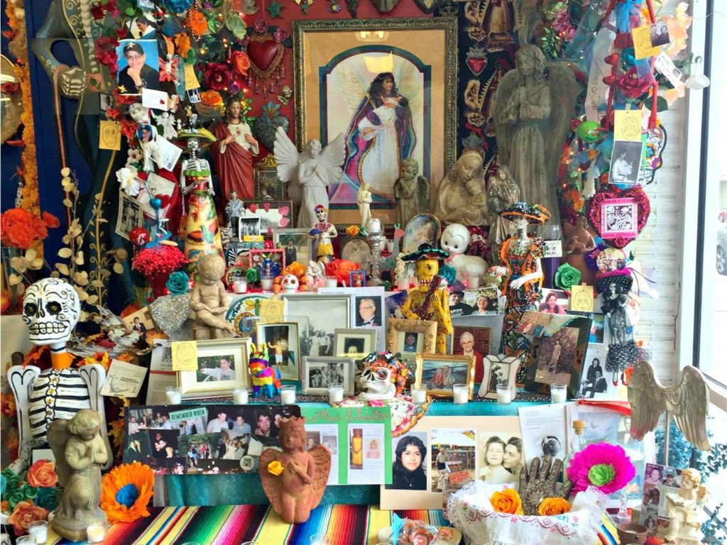 Tumba decorada para el Día de los Muertos en México
